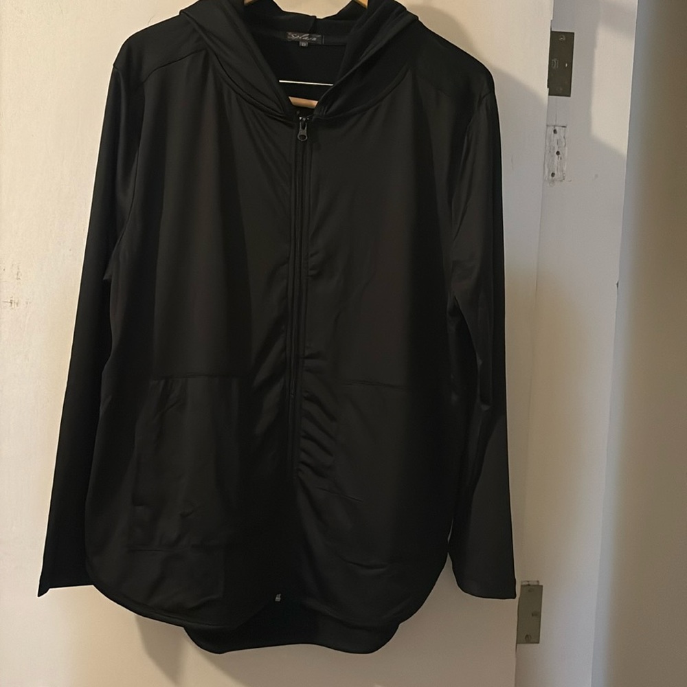 NWOT athletic jacket with a hood. Super flattering design, comfortable too!